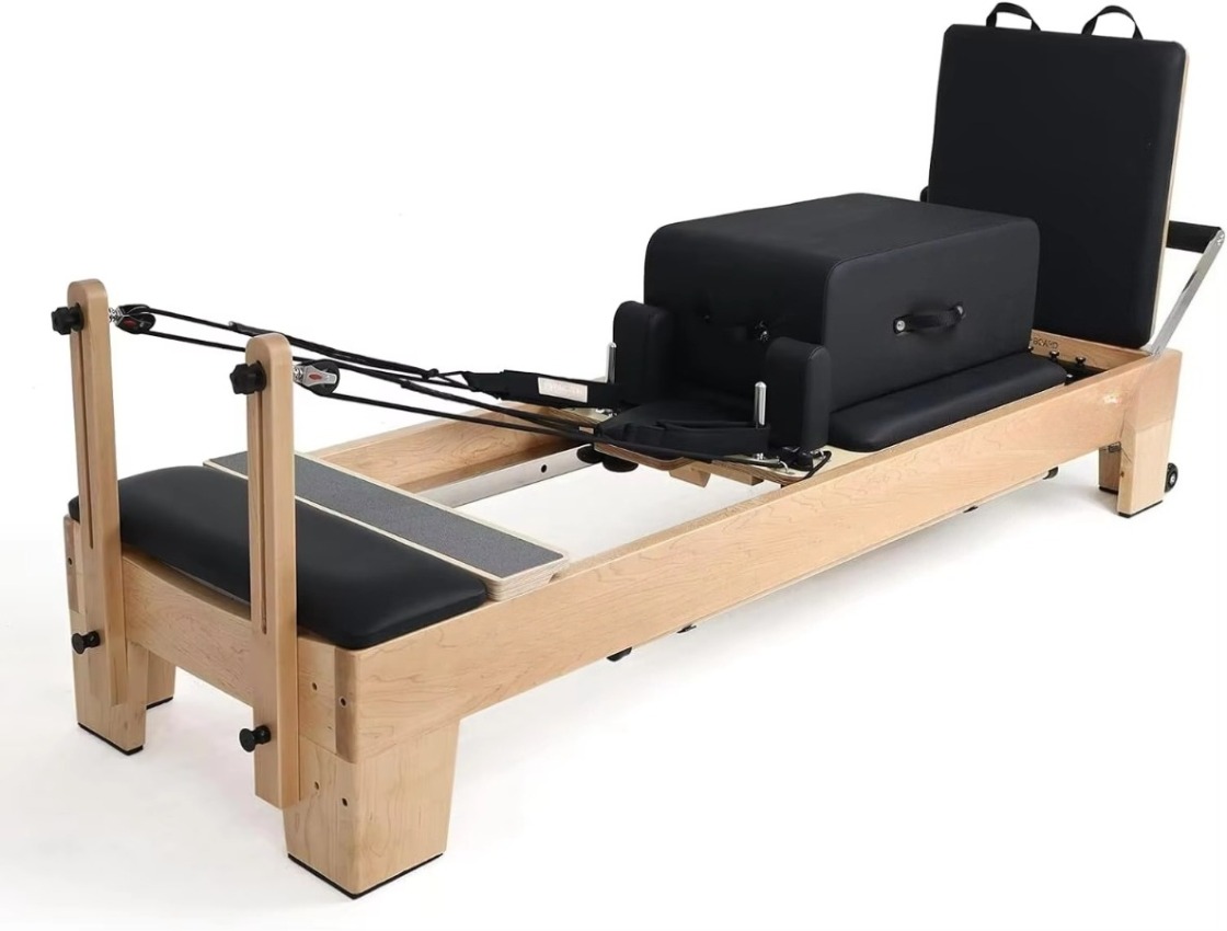 Pilates Yoga Instructor - プロ仕様の耐久性のあるスタジオトレーニングマスターインストラクター用木製ピラティスリフォーマーベッド（ピラティス昇降式リフォーマー付き）ジムヨガスタジオ用
