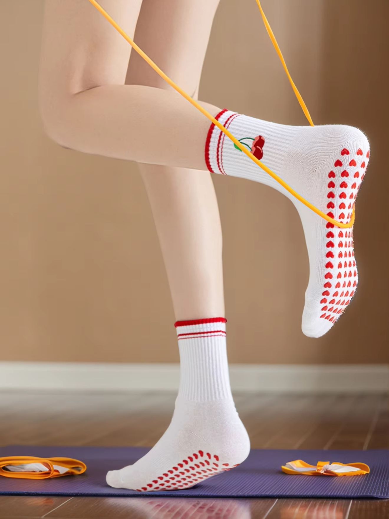 Pilates & Yoga Training Center - 1組のクロスボーダープロフェッショナルヨガソックス、コットンストラップ付きシリコン滑り止めピラティスフィットネスダンスフロアソックス