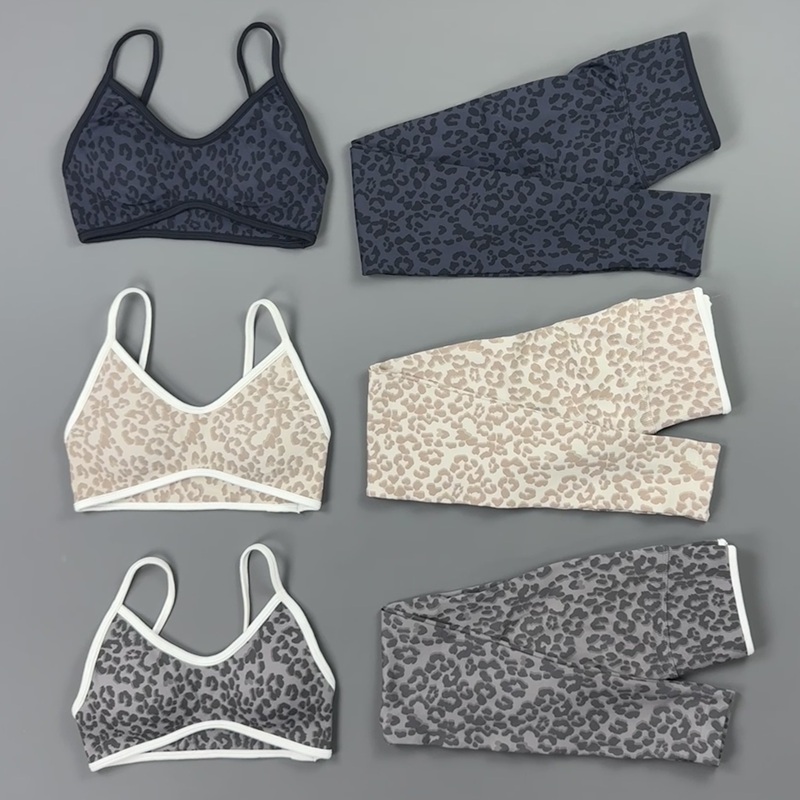 Pilates Yoga Kit - 2ピースヨガセット レディース レオパード柄 薄型ストラップスポーツブラ ハイウエストヒップアップレギンス シームレスジムピラティスワークアウトウェア