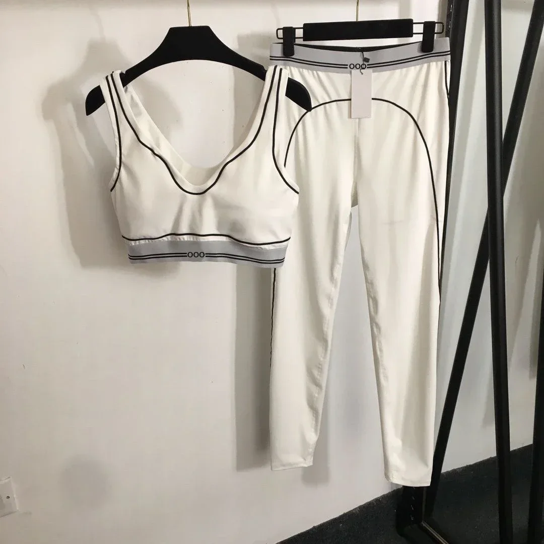 タンクトップとパンツのツーピース、通気性のあるストレッチ素材 - Pilate Yoga Workout のレビューと価格